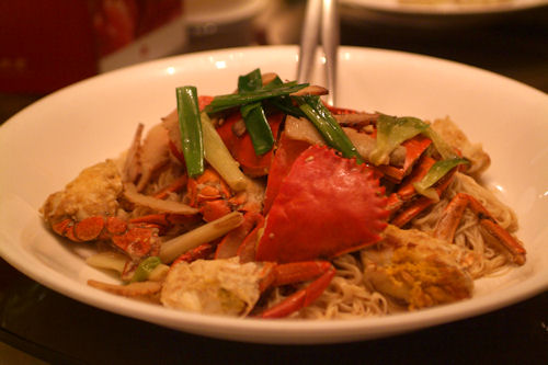 Sauteed crab with spring onion and fried noodles at Shin Yeh restaurant